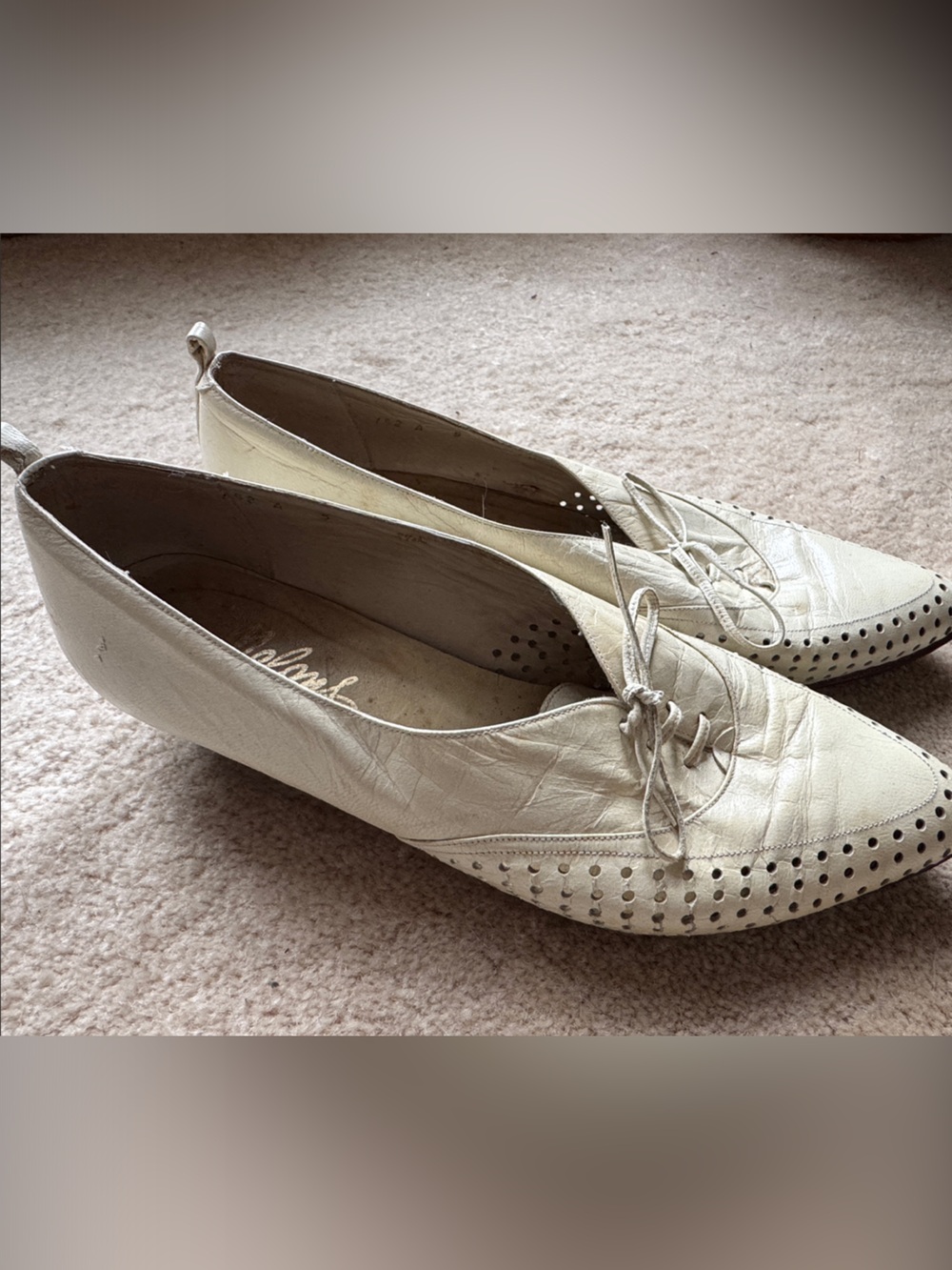Vintage leather Women's Cream Lace-Up stacked heel